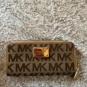 Micheal kors wallet